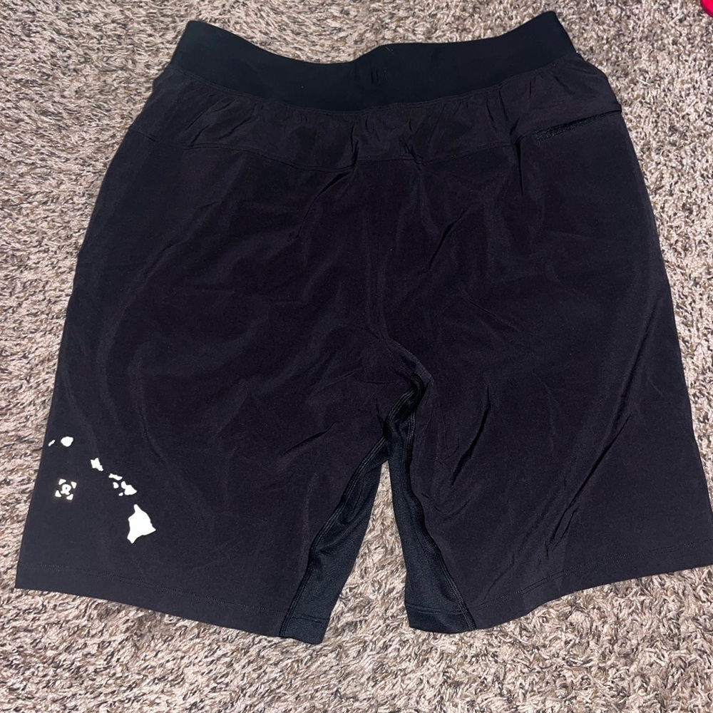 Lululemon men’s T.H.E. Liner less shorts 9”